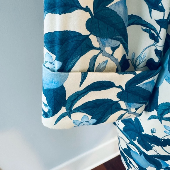 Tuckernuck Bonnie Blossom Megan Dress - Blue and White Floral. Size Small - Picture 5 of 10